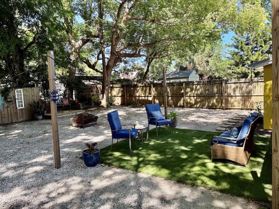 Active With Contract: $375,000 (2 beds, 1 baths, 660 Square Feet)