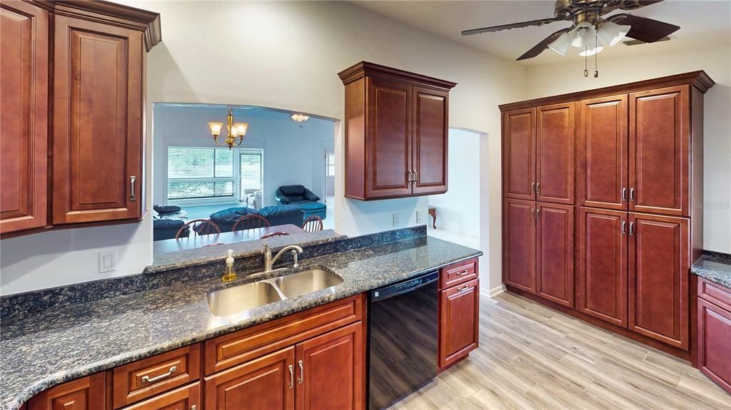 En Venta: $289,899 (2 camas, 2 baños, 1358 Pies cuadrados)