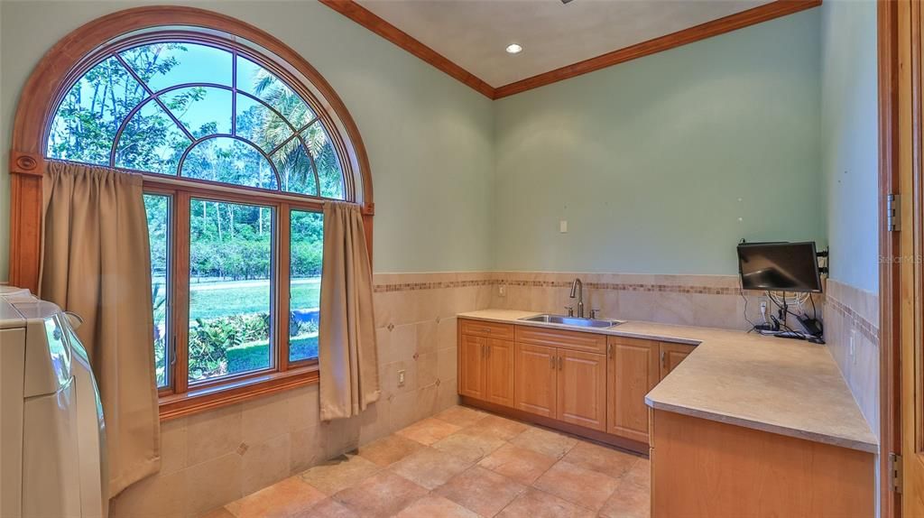 For Sale: $1,999,999 (5 beds, 5 baths, 6077 Square Feet)