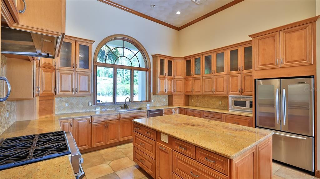 For Sale: $1,999,999 (5 beds, 5 baths, 6077 Square Feet)