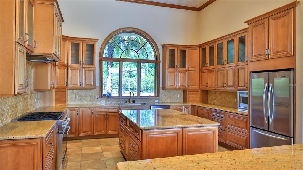 For Sale: $1,999,999 (5 beds, 5 baths, 6077 Square Feet)