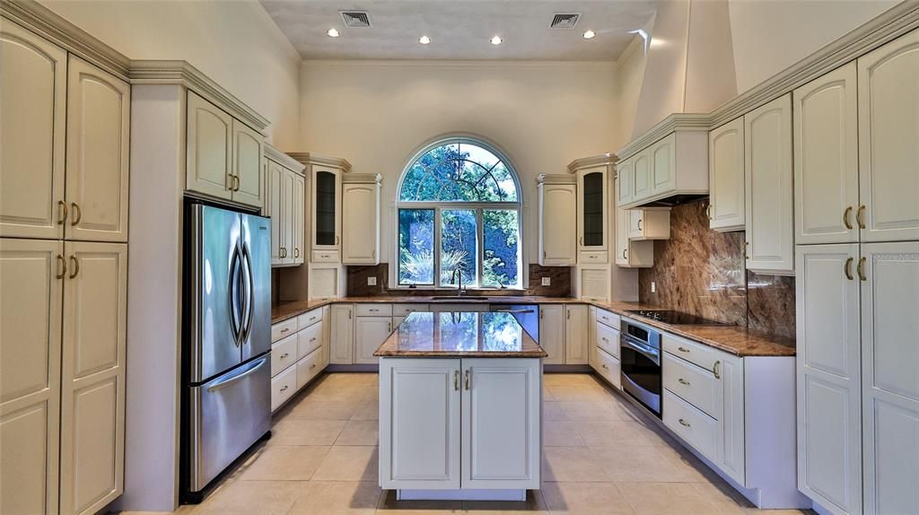 For Sale: $1,999,999 (5 beds, 5 baths, 6077 Square Feet)