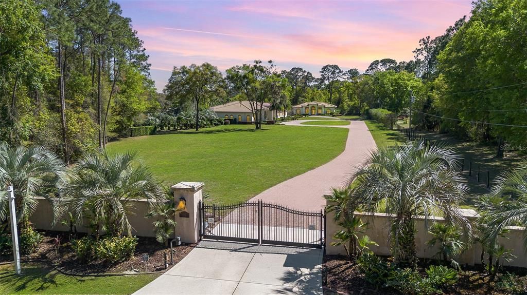 For Sale: $1,999,999 (5 beds, 5 baths, 6077 Square Feet)