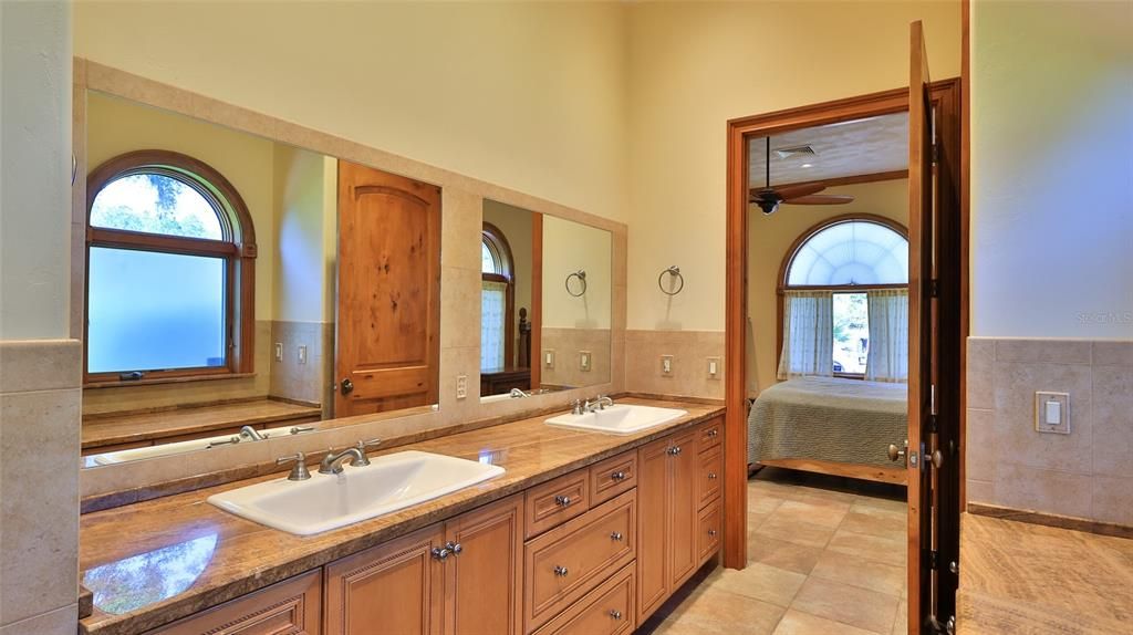 For Sale: $1,999,999 (5 beds, 5 baths, 6077 Square Feet)