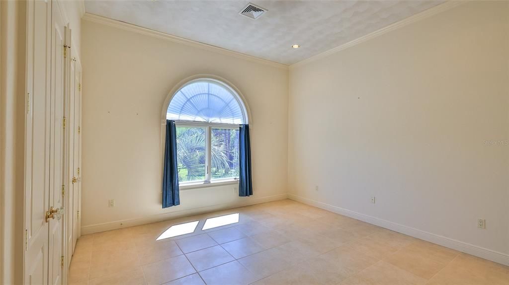 For Sale: $1,999,999 (5 beds, 5 baths, 6077 Square Feet)