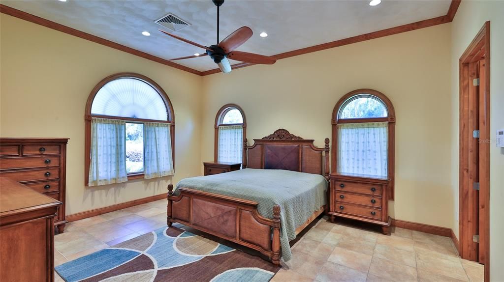 For Sale: $1,999,999 (5 beds, 5 baths, 6077 Square Feet)