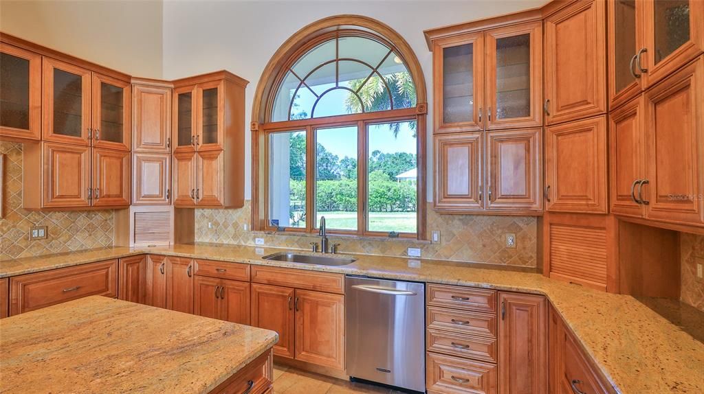 For Sale: $1,999,999 (5 beds, 5 baths, 6077 Square Feet)