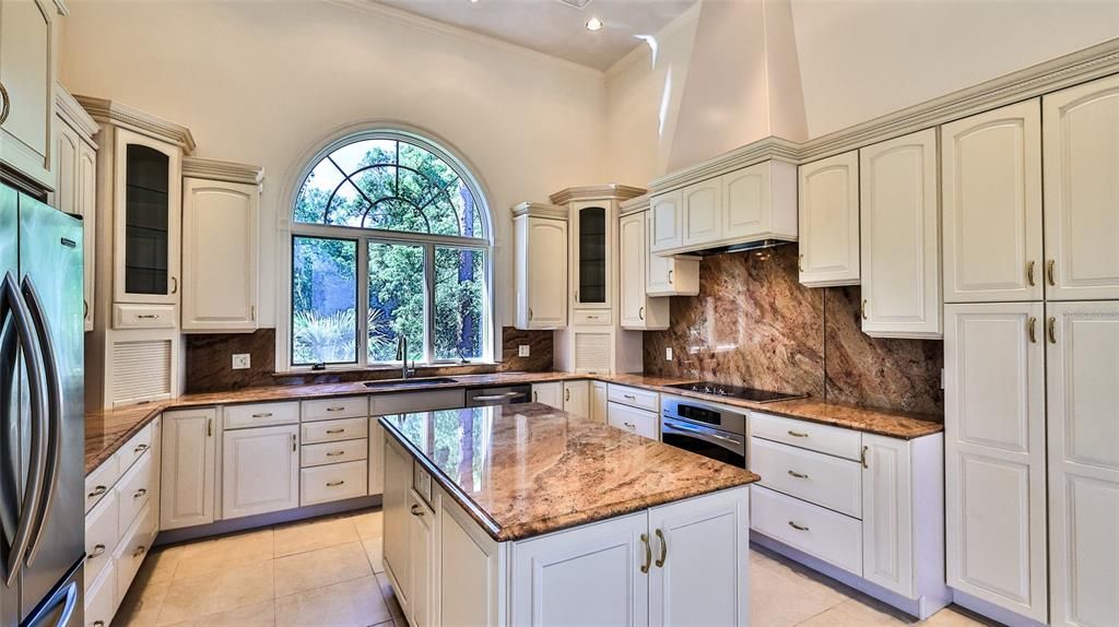 For Sale: $1,999,999 (5 beds, 5 baths, 6077 Square Feet)