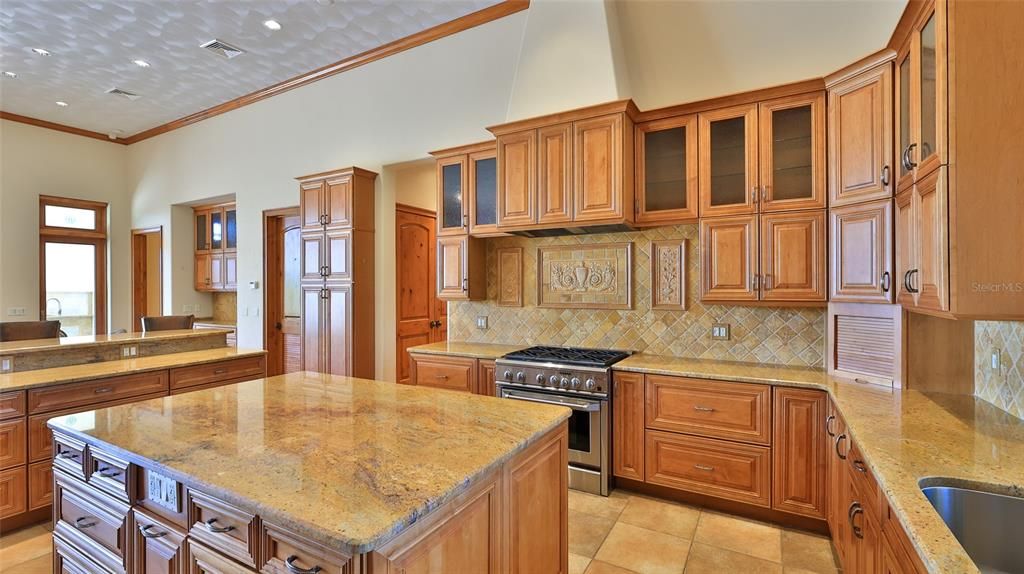 For Sale: $1,999,999 (5 beds, 5 baths, 6077 Square Feet)