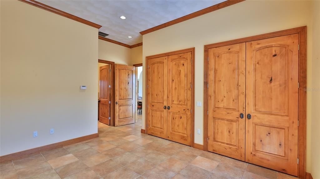 For Sale: $1,999,999 (5 beds, 5 baths, 6077 Square Feet)