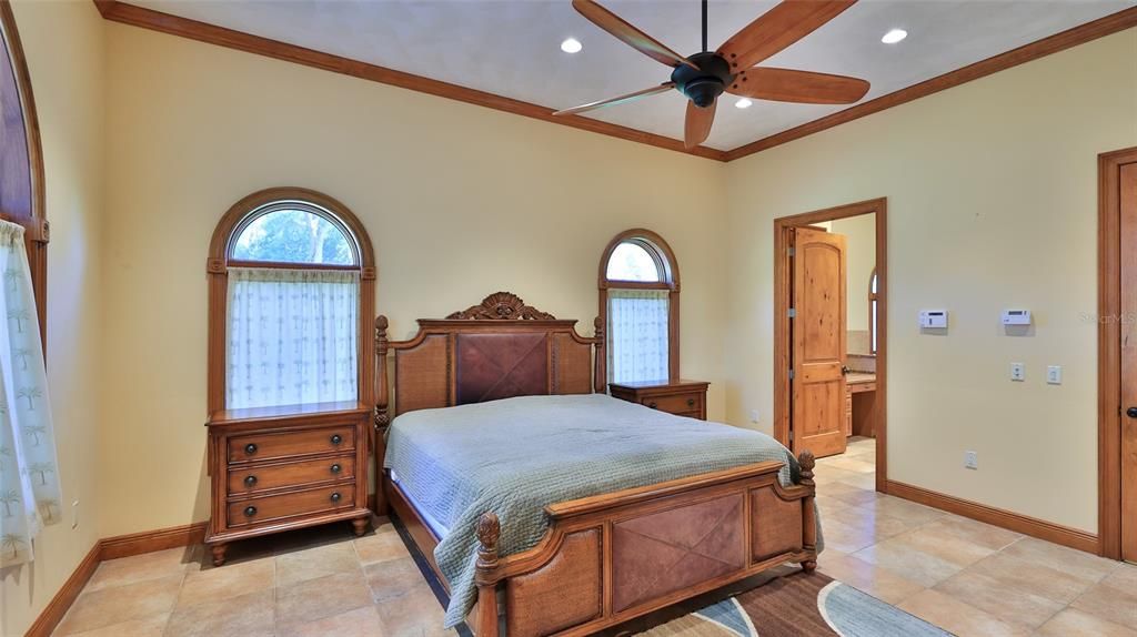 For Sale: $1,999,999 (5 beds, 5 baths, 6077 Square Feet)