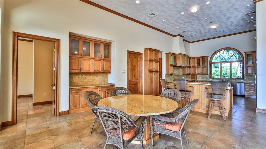 For Sale: $1,999,999 (5 beds, 5 baths, 6077 Square Feet)