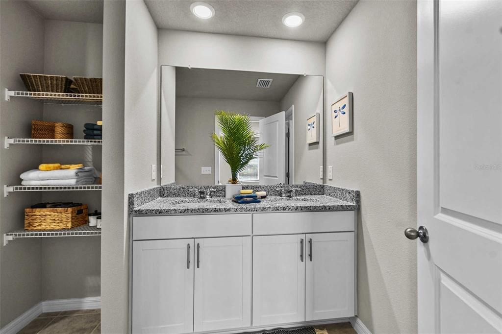 For Rent: $2,500 (3 beds, 2 baths, 1566 Square Feet)