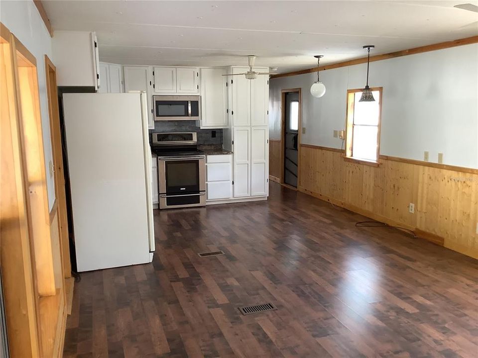 待售: $98,500 (2 贝兹, 1 浴室, 784 平方英尺)