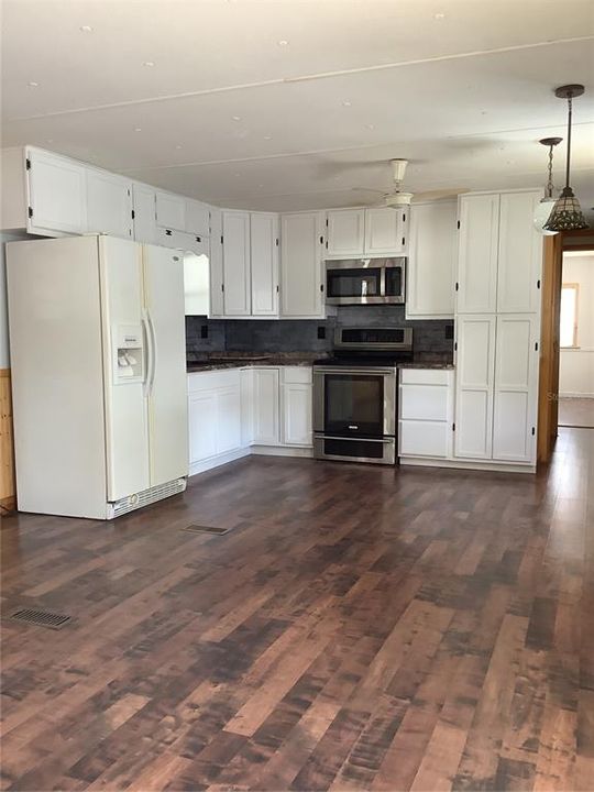 待售: $98,500 (2 贝兹, 1 浴室, 784 平方英尺)