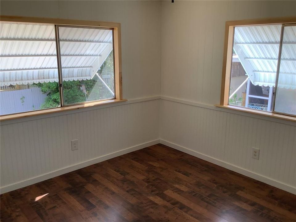 待售: $98,500 (2 贝兹, 1 浴室, 784 平方英尺)