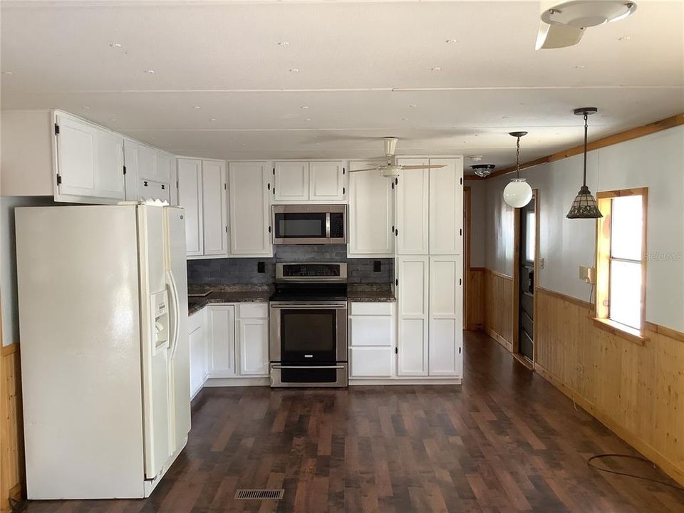 待售: $98,500 (2 贝兹, 1 浴室, 784 平方英尺)