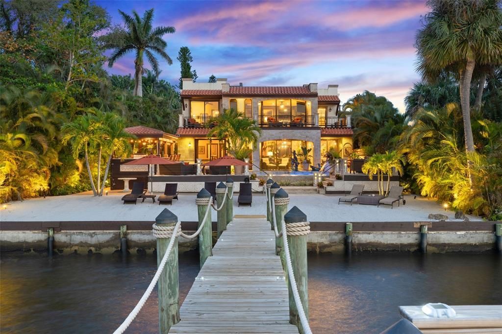 Recently Sold: $2,050,000 (4 beds, 4 baths, 3149 Square Feet)