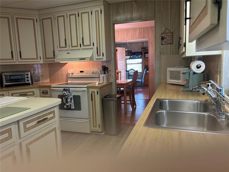 For Sale: $210,000 (2 beds, 2 baths, 1646 Square Feet)