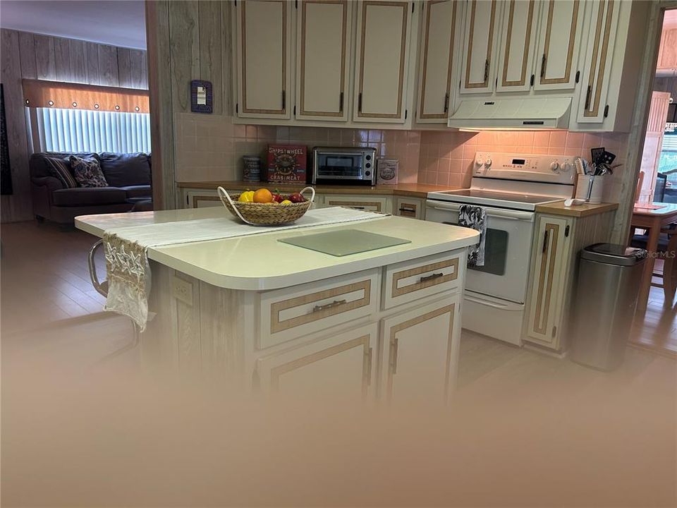 For Sale: $210,000 (2 beds, 2 baths, 1646 Square Feet)