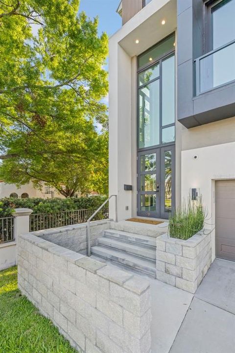 Activo con contrato: $2,690,000 (4 camas, 4 baños, 4331 Pies cuadrados)