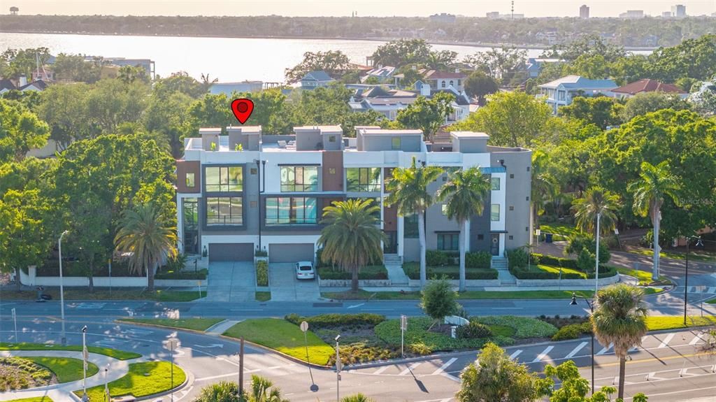 Activo con contrato: $2,690,000 (4 camas, 4 baños, 4331 Pies cuadrados)