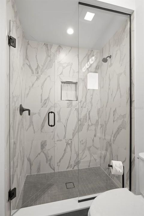 Activo con contrato: $2,690,000 (4 camas, 4 baños, 4331 Pies cuadrados)