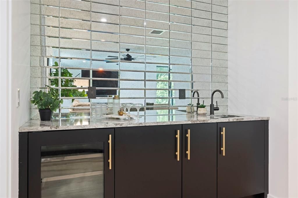 Activo con contrato: $2,690,000 (4 camas, 4 baños, 4331 Pies cuadrados)