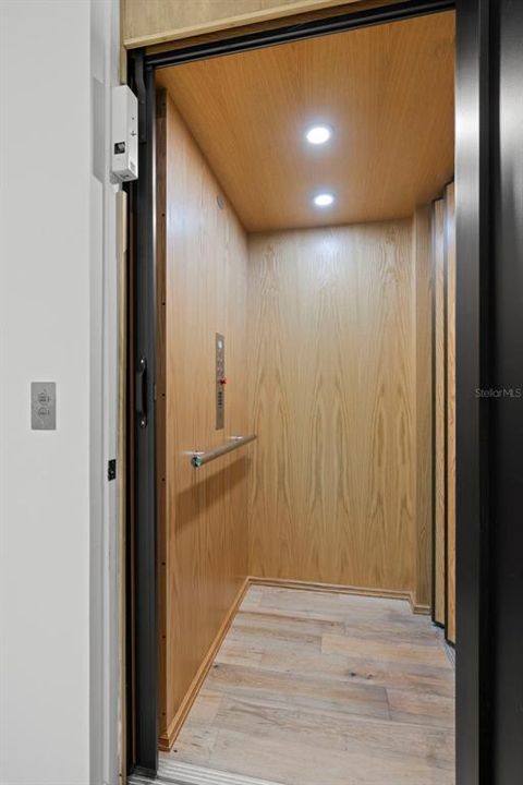 Activo con contrato: $2,690,000 (4 camas, 4 baños, 4331 Pies cuadrados)