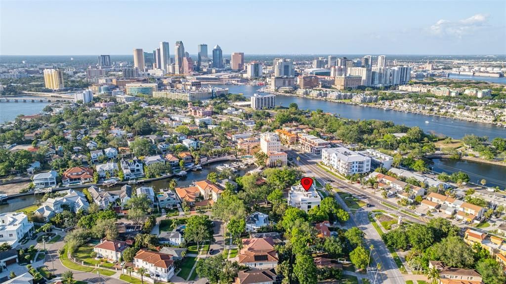 Activo con contrato: $2,690,000 (4 camas, 4 baños, 4331 Pies cuadrados)