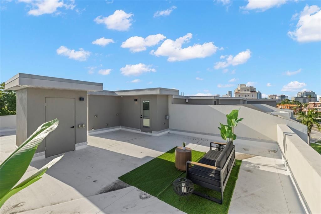 Activo con contrato: $2,690,000 (4 camas, 4 baños, 4331 Pies cuadrados)