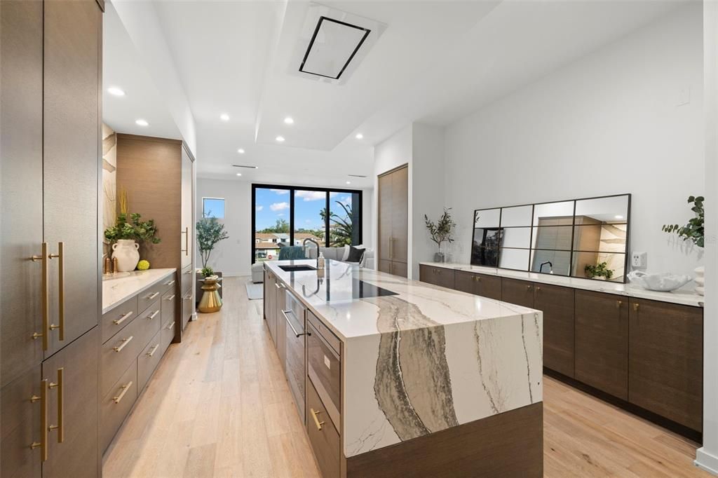 Activo con contrato: $2,690,000 (4 camas, 4 baños, 4331 Pies cuadrados)