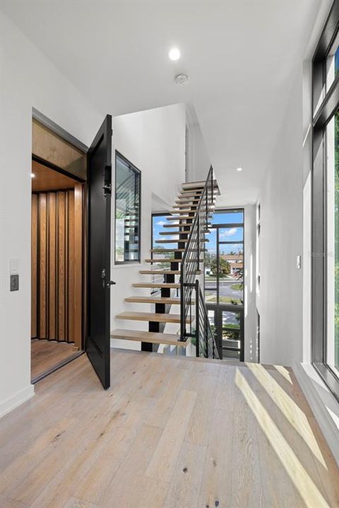 Activo con contrato: $2,690,000 (4 camas, 4 baños, 4331 Pies cuadrados)