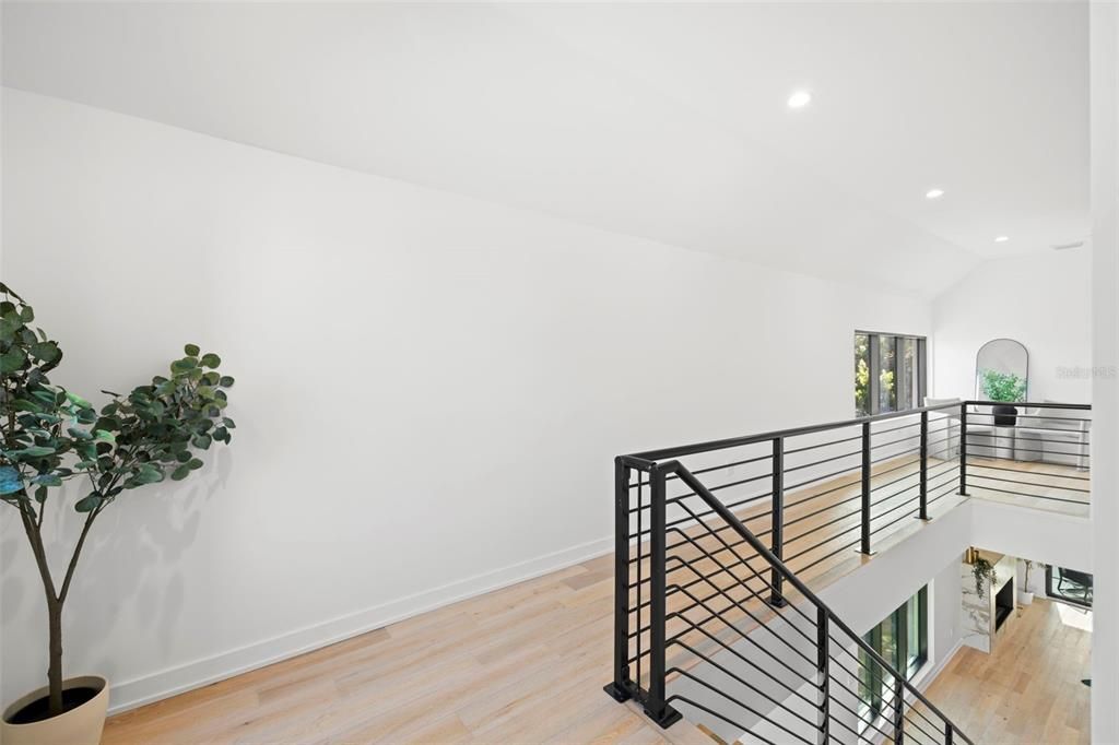 Activo con contrato: $2,690,000 (4 camas, 4 baños, 4331 Pies cuadrados)