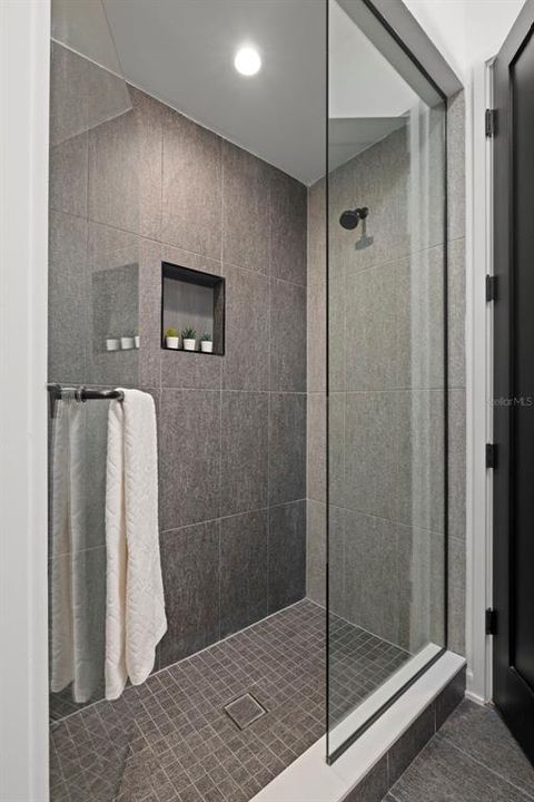 Activo con contrato: $2,690,000 (4 camas, 4 baños, 4331 Pies cuadrados)