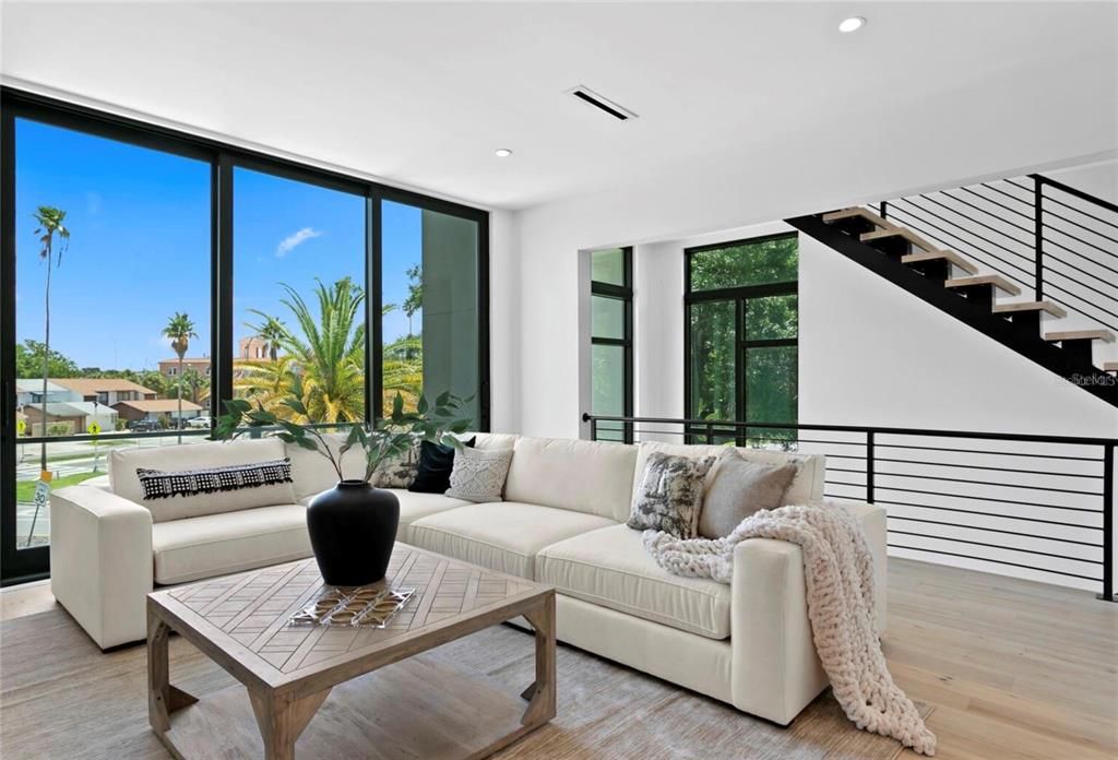 Activo con contrato: $2,690,000 (4 camas, 4 baños, 4331 Pies cuadrados)