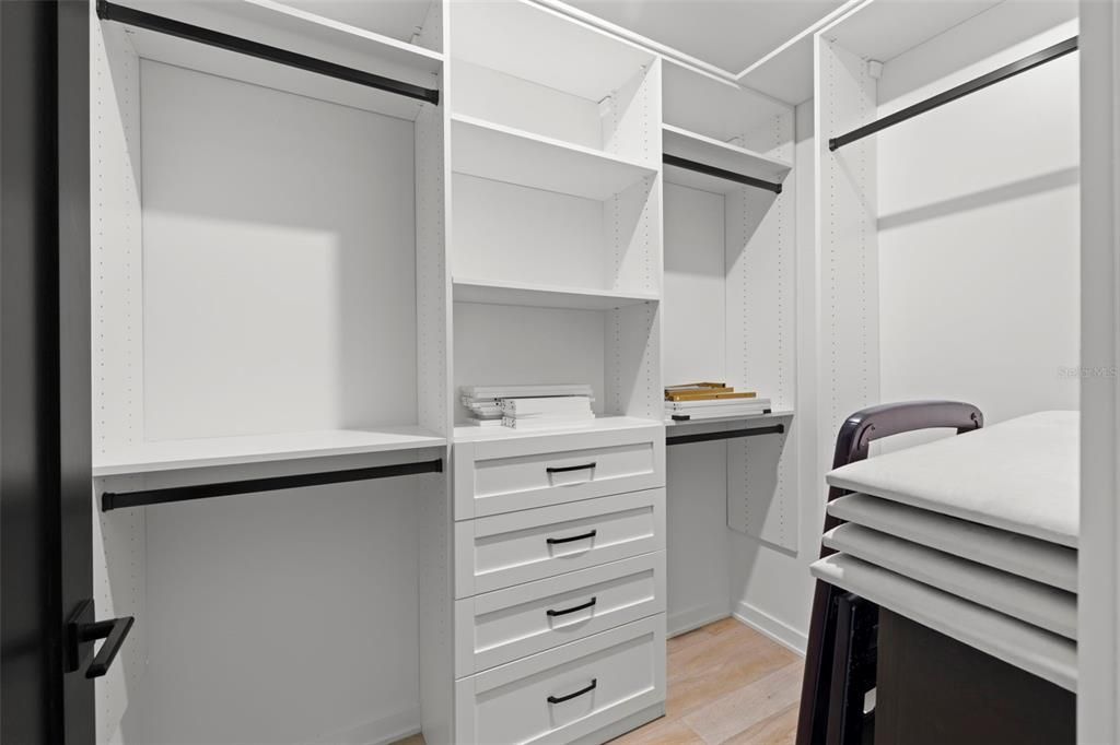 Activo con contrato: $2,690,000 (4 camas, 4 baños, 4331 Pies cuadrados)