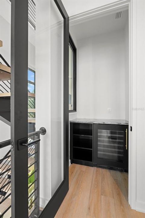 Activo con contrato: $2,690,000 (4 camas, 4 baños, 4331 Pies cuadrados)