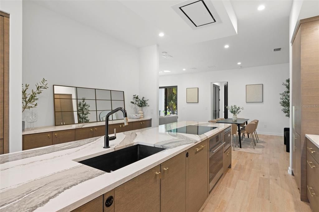 Activo con contrato: $2,690,000 (4 camas, 4 baños, 4331 Pies cuadrados)