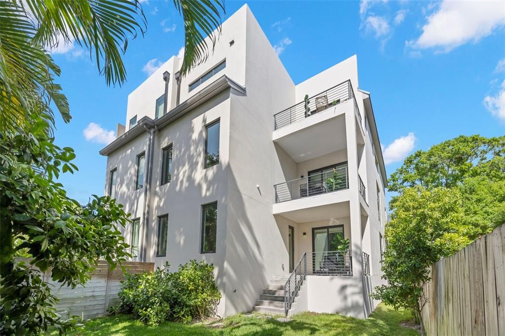 Activo con contrato: $2,690,000 (4 camas, 4 baños, 4331 Pies cuadrados)