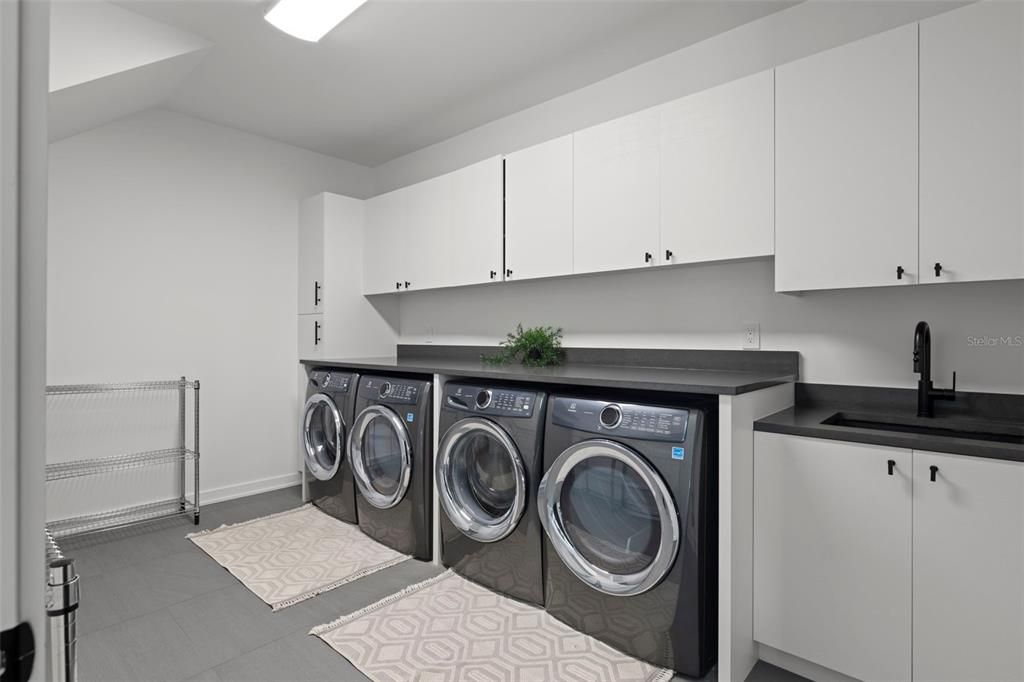 Activo con contrato: $2,690,000 (4 camas, 4 baños, 4331 Pies cuadrados)