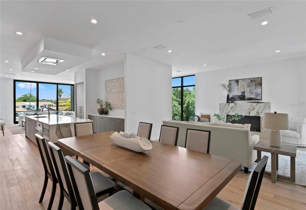 Activo con contrato: $2,690,000 (4 camas, 4 baños, 4331 Pies cuadrados)