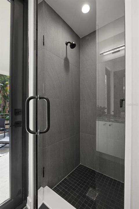 Activo con contrato: $2,690,000 (4 camas, 4 baños, 4331 Pies cuadrados)