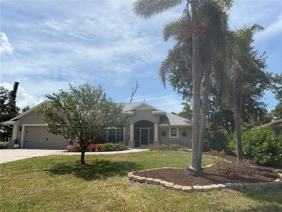 For Sale: $739,900 (3 beds, 2 baths, 2005 Square Feet)