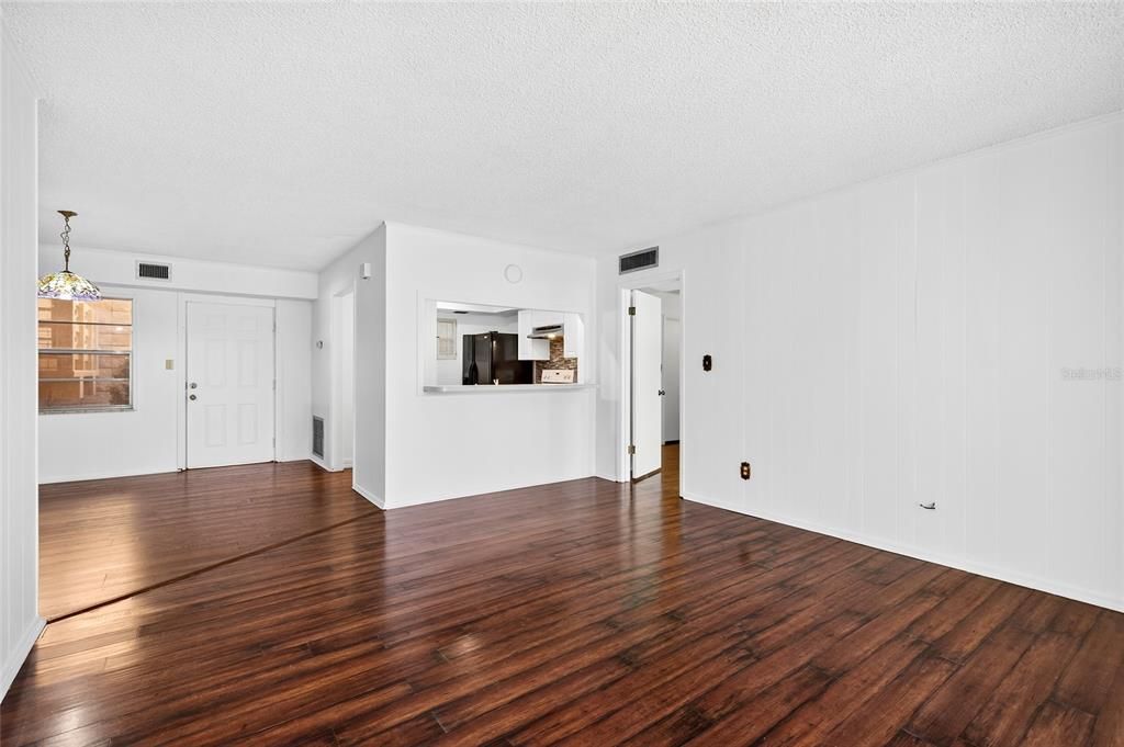 待售: $135,000 (2 贝兹, 2 浴室, 1148 平方英尺)