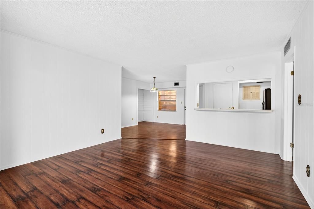 待售: $135,000 (2 贝兹, 2 浴室, 1148 平方英尺)