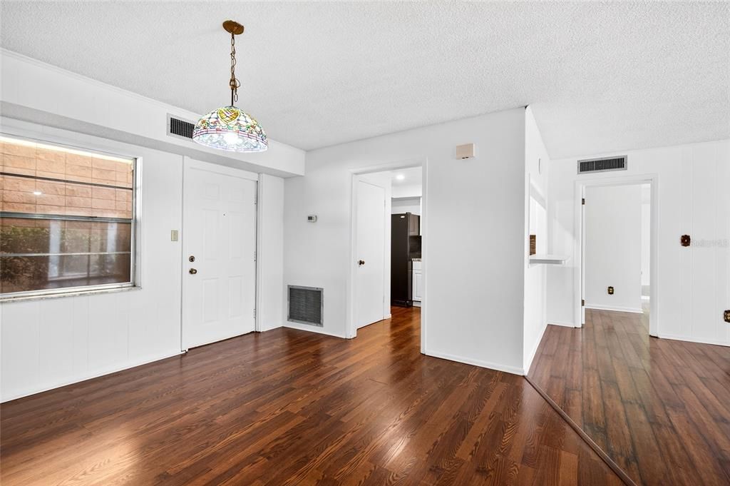 待售: $135,000 (2 贝兹, 2 浴室, 1148 平方英尺)