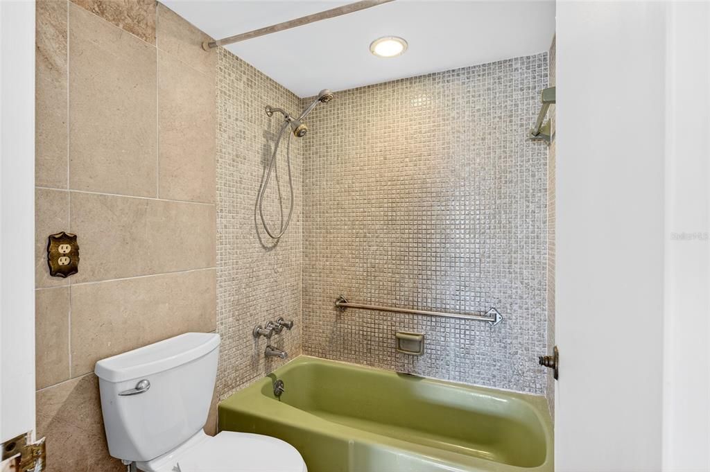 待售: $135,000 (2 贝兹, 2 浴室, 1148 平方英尺)