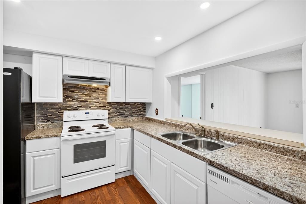 待售: $135,000 (2 贝兹, 2 浴室, 1148 平方英尺)