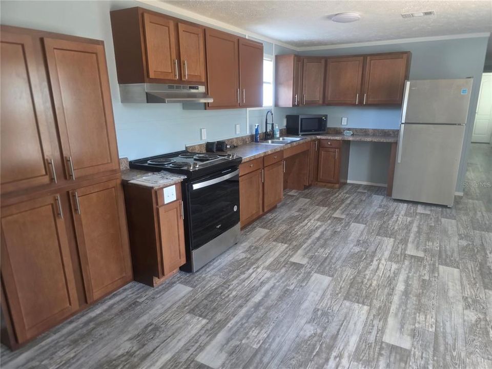 For Sale: $295,000 (3 beds, 2 baths, 1248 Square Feet)